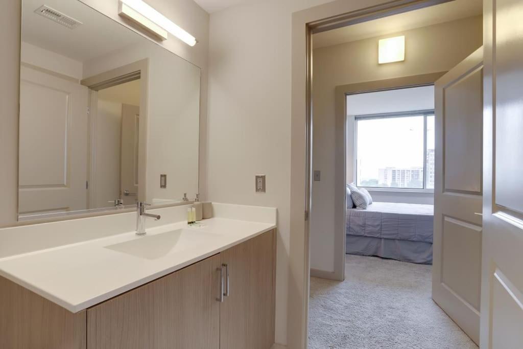 Wonderful 2Br Apartment At Crystal City Arlington Exteriér fotografie